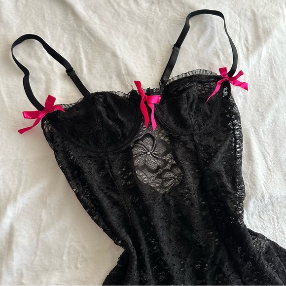 Black and Pink Bow Lace Corset Top - Picture 2 of 5